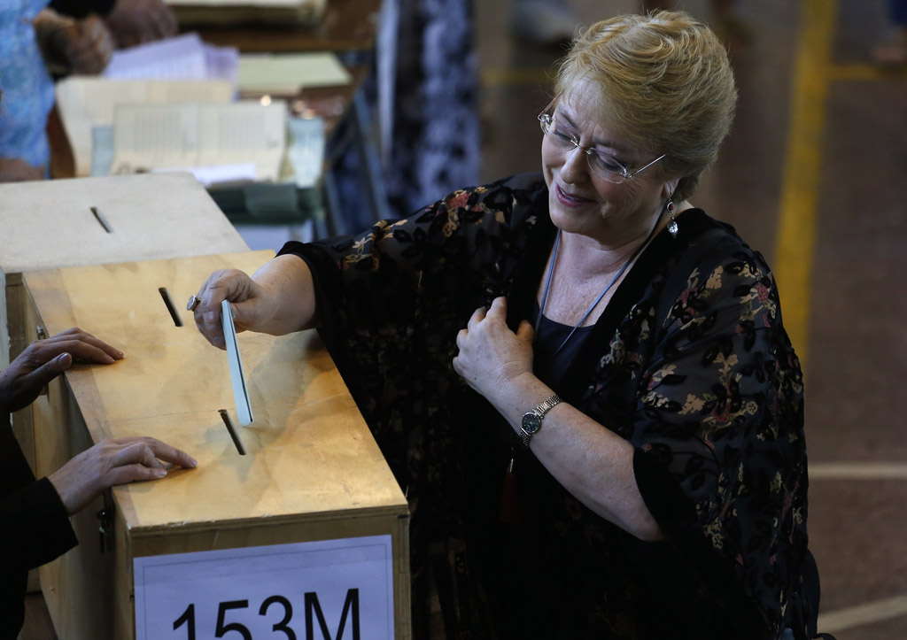 Michelle Bachelet bei der Wahl (Bild: Pablo Vera/AFP)