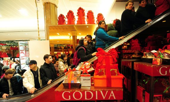 Volle Rolltreppe in New Yorker Shoppingcenter