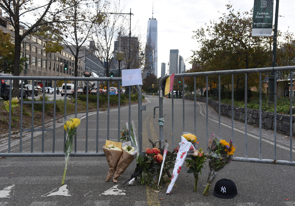 Blumen am Ort des Anschlags in New York