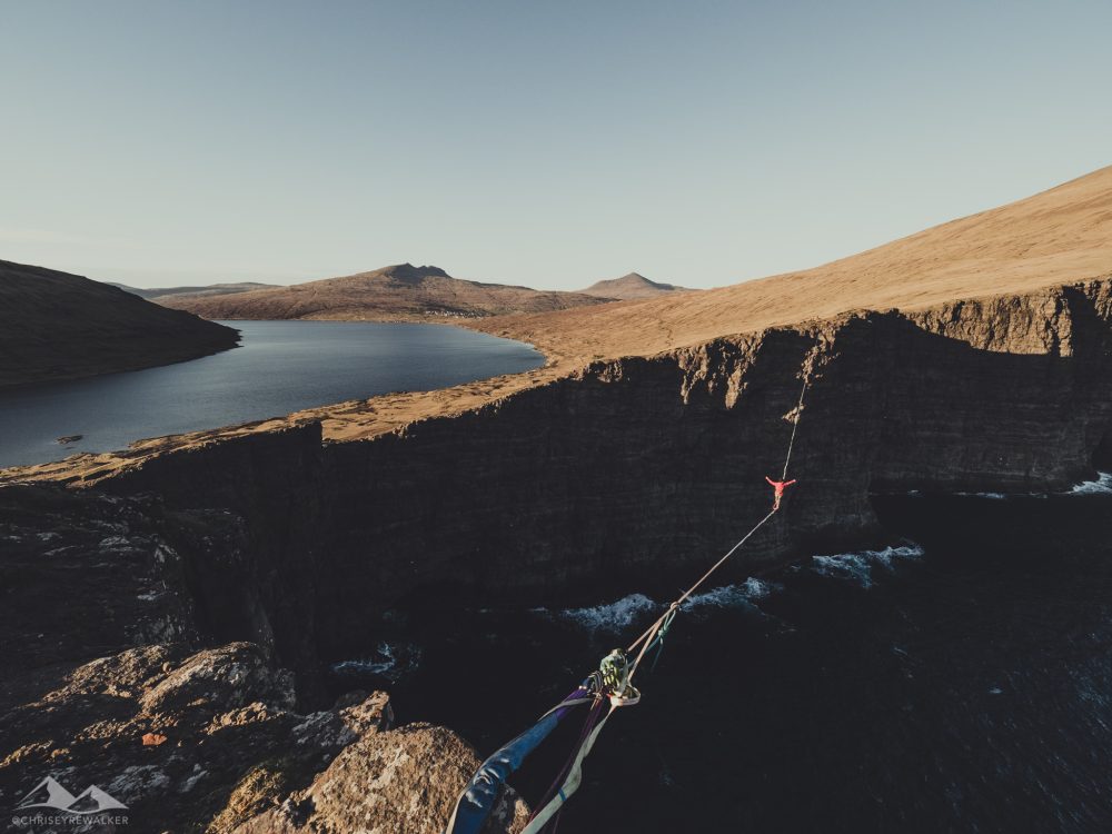 "Dreamwalkers": Chris Eyre-Walker hat vier junge Niederländer beim Highlining auf den Färöer Inseln begleitet