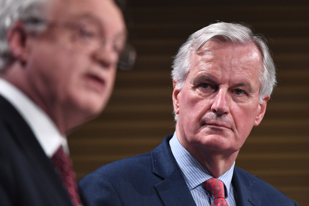 Brexit-Chefunterhändler Dave Davis und Michel Barnier in Brüssel (Bild: Emmanuel Dunand/AFP)