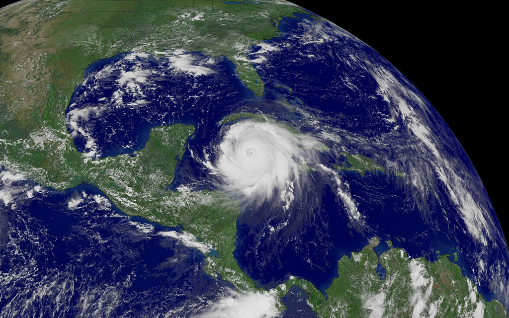 Satellitenbild zeigt einen Hurrican über der Karibik