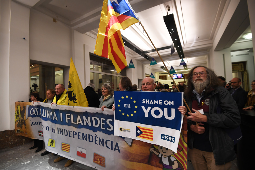 Katalanische Bürgermeister zum Protest nach Brüssel gereist (Foto: Emmanuel Dunand/Belga)