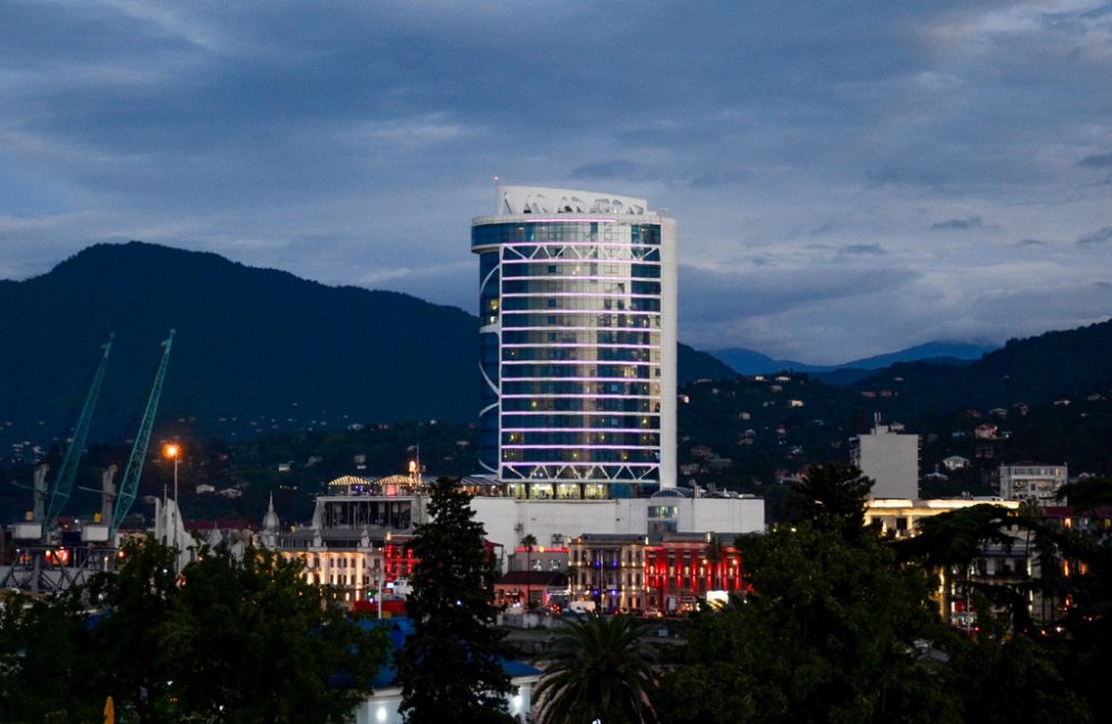 Das Hotel "Leo Grand" am 24.11.2017 in der georgischen Stadt Batumi (Bild: