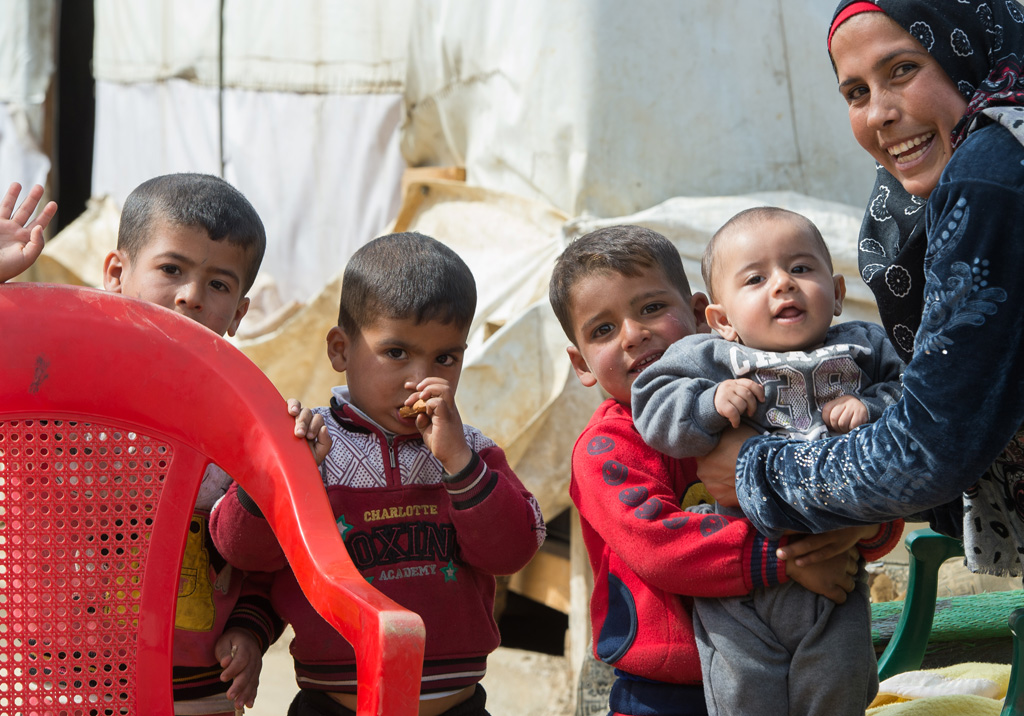 Syrische Kinder in einem Flüchtlingslager in Libanon