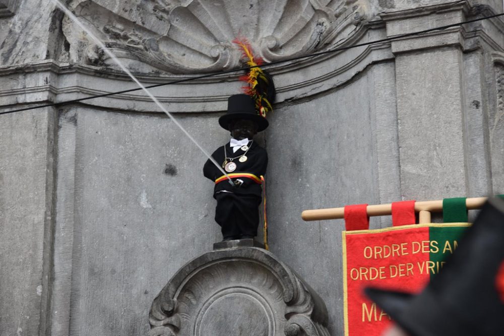 Manneken Pis in der Tracht der Sain-Paul-Schützen von Baelen (Bild: Société Royale de Tir Saint Paul de Baelen)