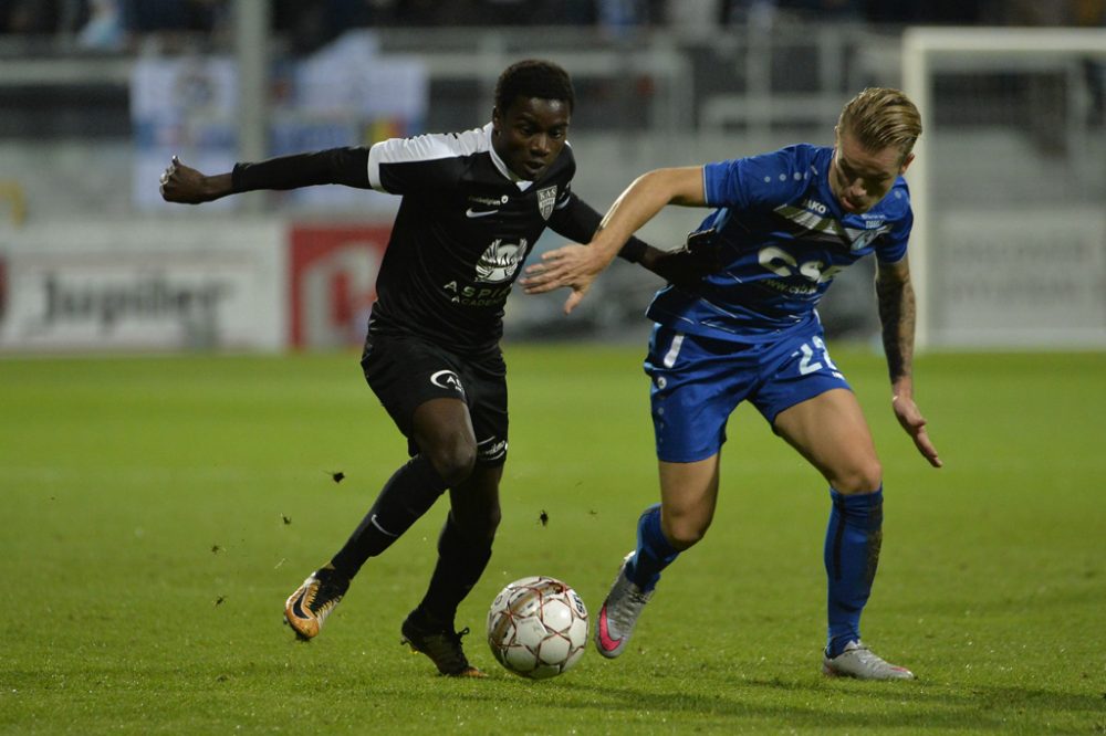 Moussa Wague (l.) beim Pokalspiel gegen Rupel Boom (20.9. - Bild: Nicolas Lambert/Belga)