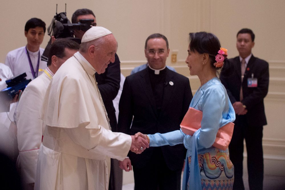 Papst Franziskus trifft Aung San Suu Kyi