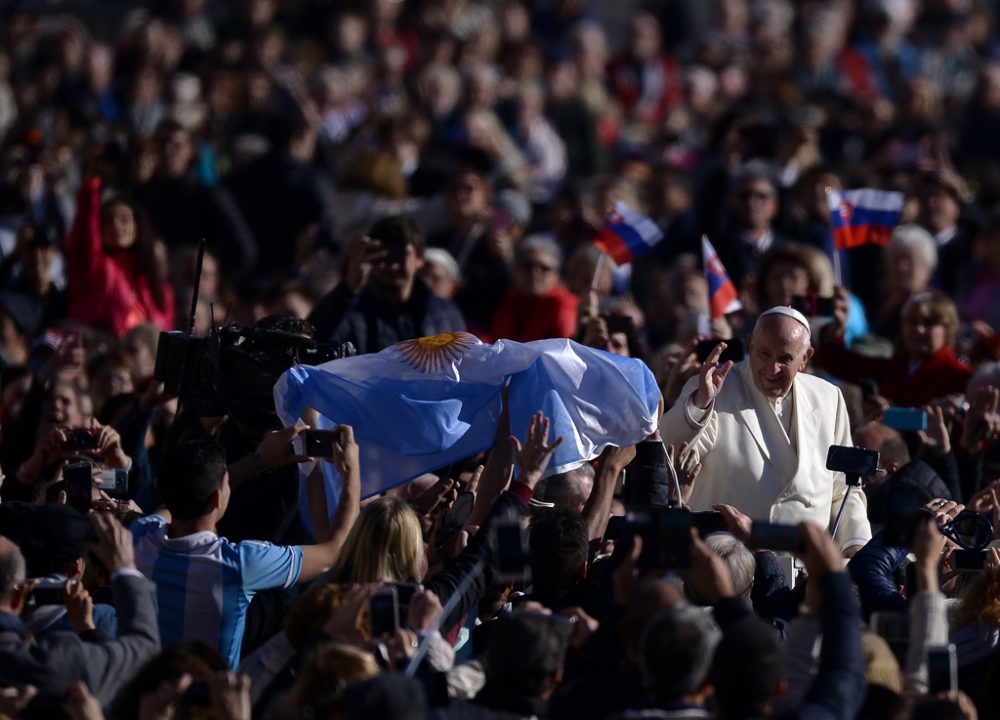 Papst Franziskus bei der Generalaudienz auf dem Petersplatz in Rom am 8.11. (Bild: Filippo Monteforte/AFP)