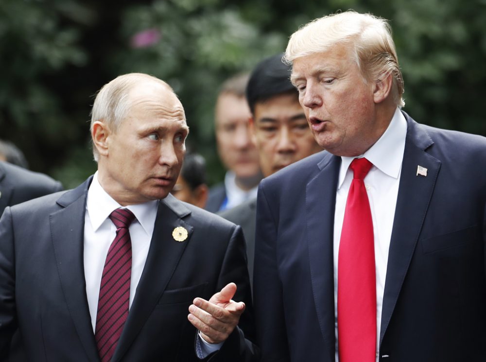 Wladimir Putin und Donald Trump am 11.11.2017 im vietnamesischen Da Nang (Bild: Jorge Silva/POOL/AFP)