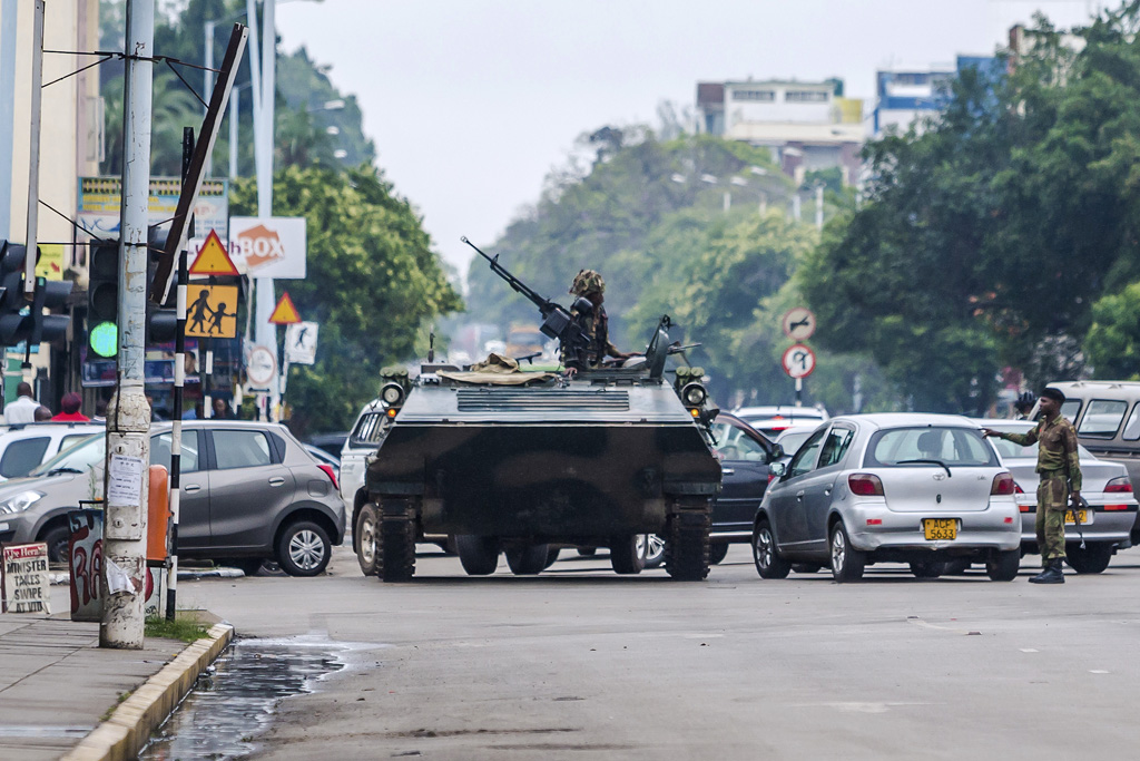 Militär übernimmt Kontrolle in Simbabwe (Bild: AFP)