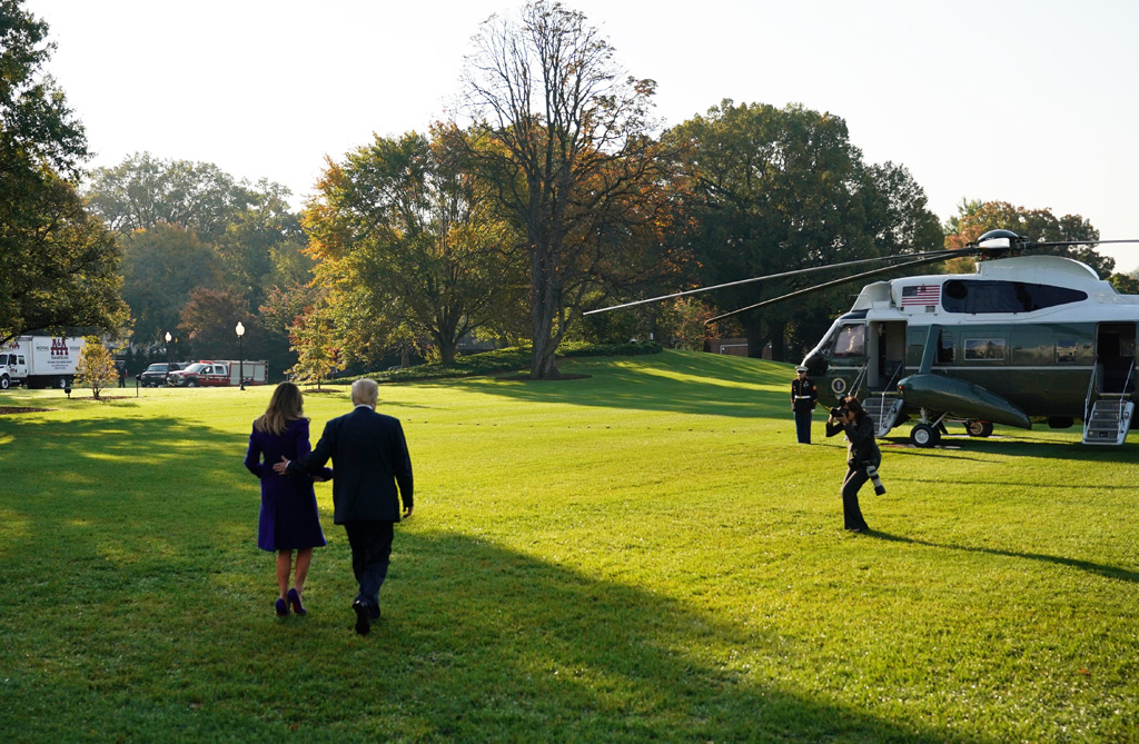 Donald und Melania Trump beim Aufbruch am Weißen Haus