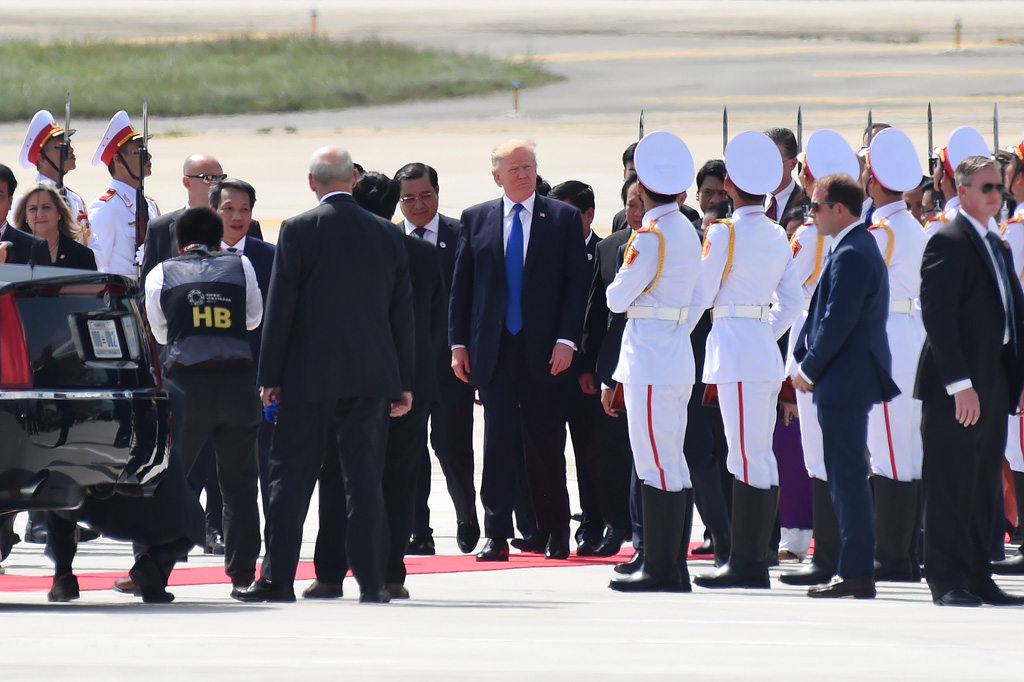 Donald Trump ist im Rahmen seiner Asienreise in Vietnam eingetroffen