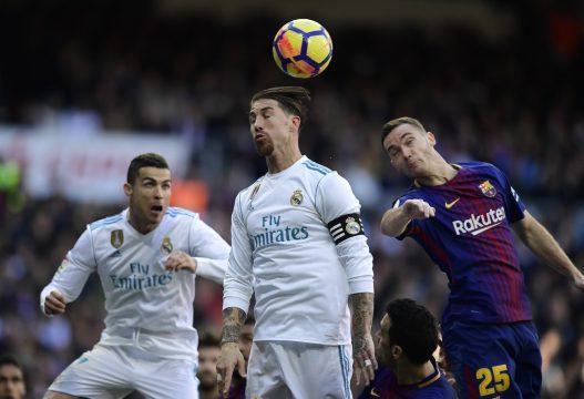 Tom Vermaelen (r.) beim Spiel Real Madrid gegen FC Barcelona (Bild: Javier Soriano / AFP)