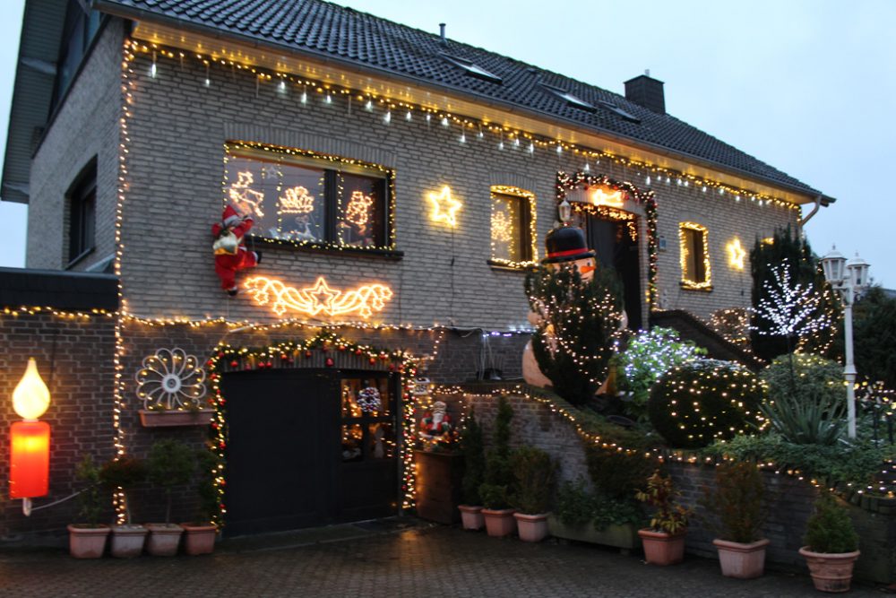 Weihnachtsbeleuchtung bei den Kaussens in Eynatten