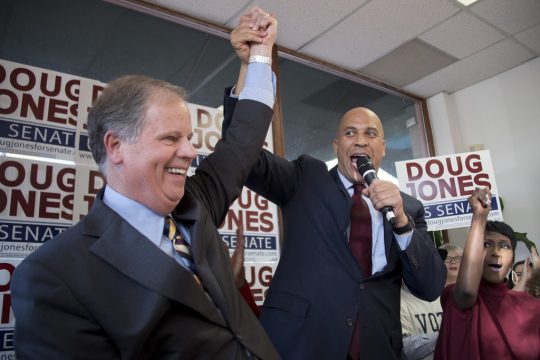 Doug Jones (l.)