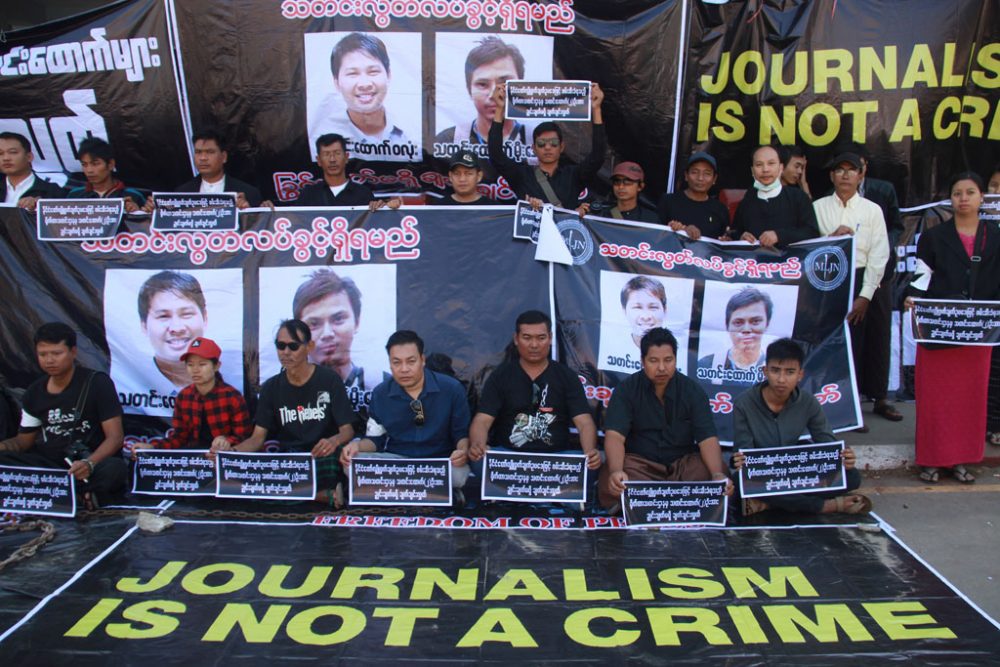 Journalisten demonstrieren für die Freilassung für zwei inhaftierte Reporter in Myanmar