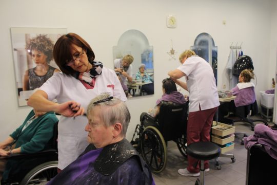 Friseursalon im Raerener Marienheim (Bild: Lena Orban/BRF)