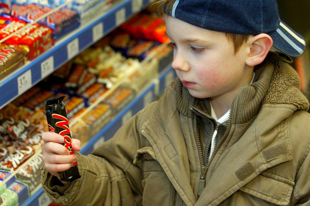 Zu viele Süßigkeiten: Kinder in Europa werden immer dicker (Illustrationsbild: Sam Stephenson/EPA)