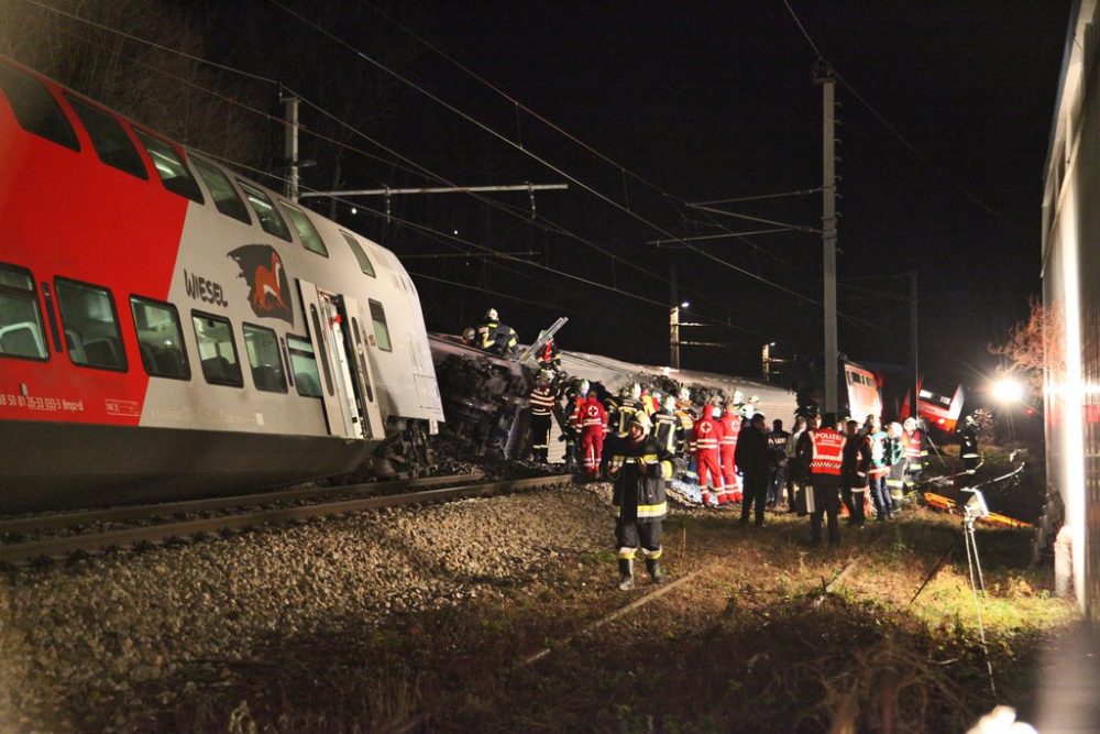 Zugunglück in Österreich (Bild: Feuerwehr Österreich / afp)