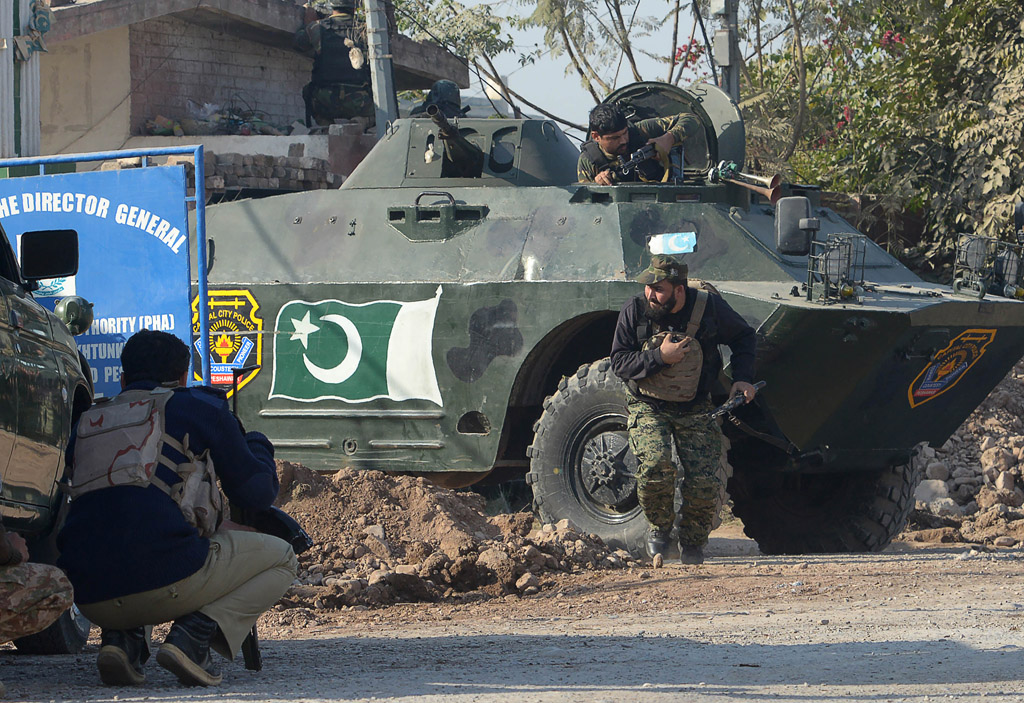 Mindestens 14 Tote bei Taliban-Angriff auf Studentenheim in Pakistan