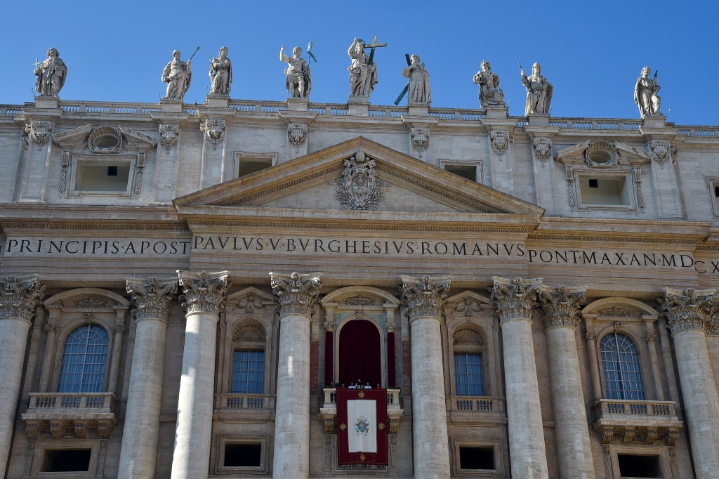 Papst Franziskus spendet den Segen Urbi et Orbi