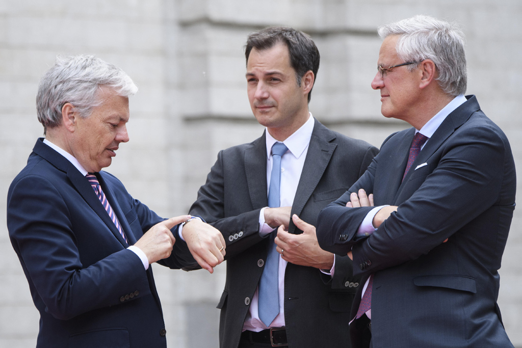 Außenminister Didier Reynders, OpenVLD-Vizepremier Alexander De Croo und CD&V-Vizepremier Kris Peeters (Bild: Christophe Licoppe/Pool/BELGA)