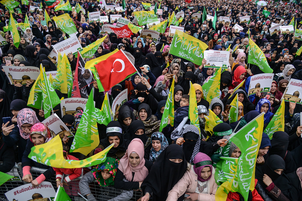 Pro-Palästinenser Demonstranten nach der Ankündigung von Präsident Erdogan, die türkische Botschaft nach Ost-Jerusalem zu verlegen