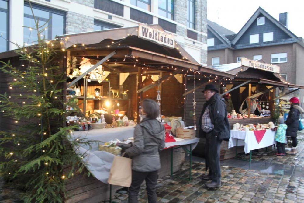 Weihnachtsmarkt Raeren im Jahr 2017 (Bild: Lena Orban/BRF)