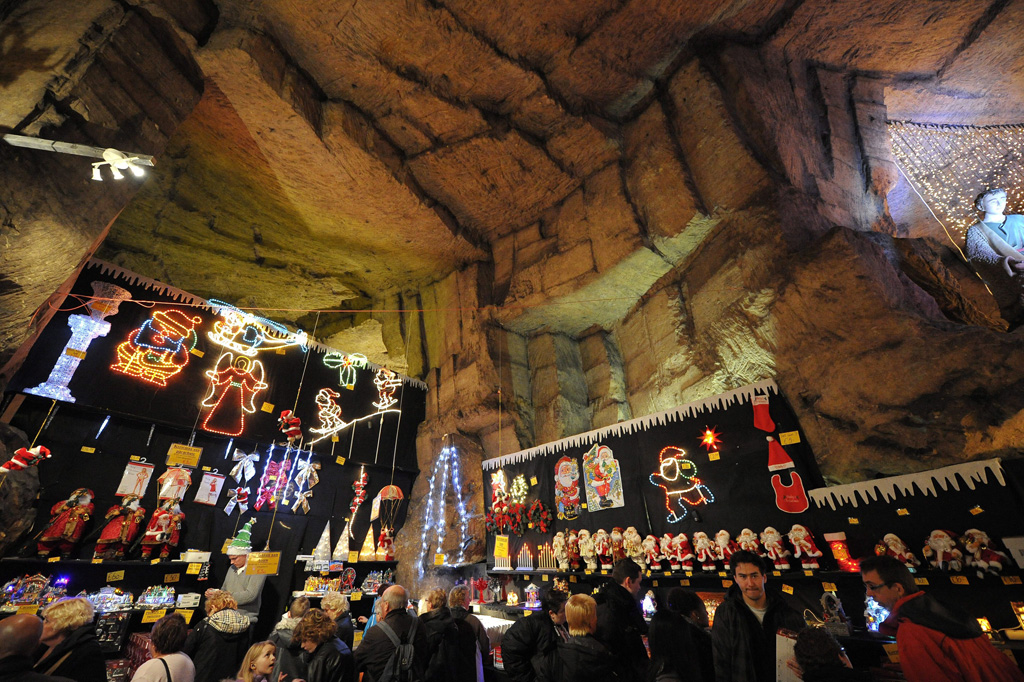 Weihnachtsmarkt in den Grotten von Valkenburg (Archivbild: Marcel Van Hoorn/EPA)