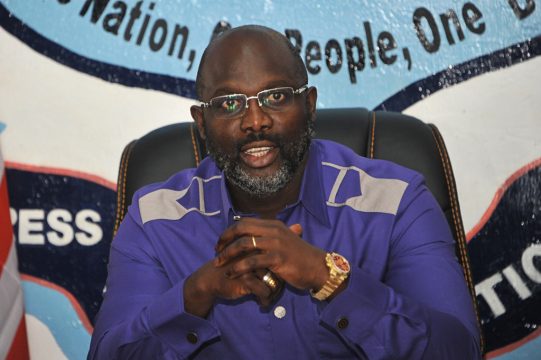 George Weah hält seine Antrittsrede (Bild: Zoom Dosso/AFP)