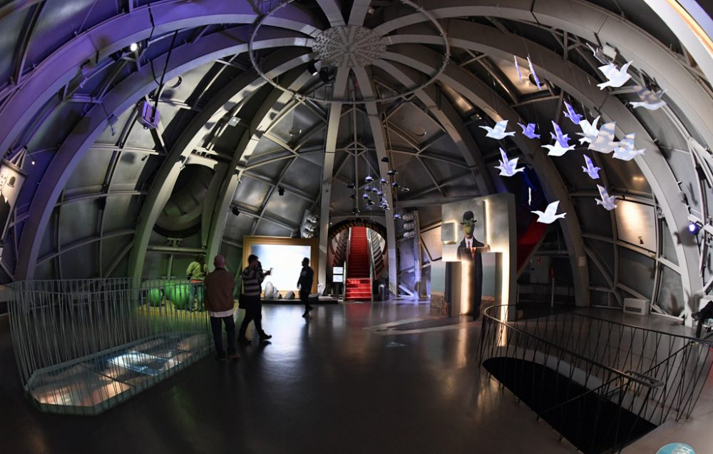 Magritte-Ausstellung im Atomium (Bild: Eric Lalmand/BELGA)