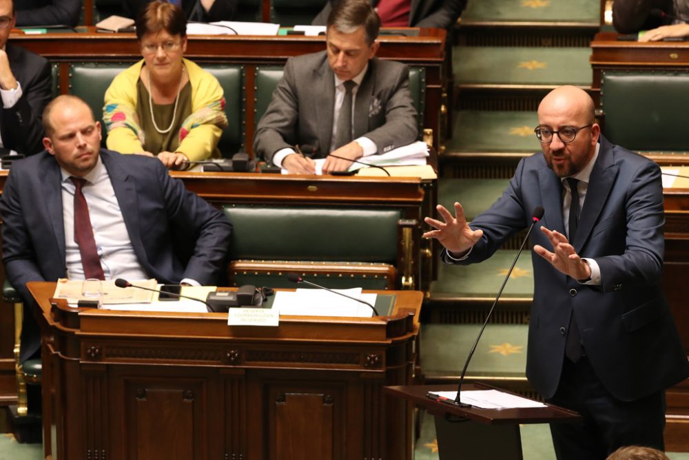 Theo Francken und Premierminister Charles Michel am Donnerstag in der Kammer (Bild: Benoit Doppagne/BELGA)