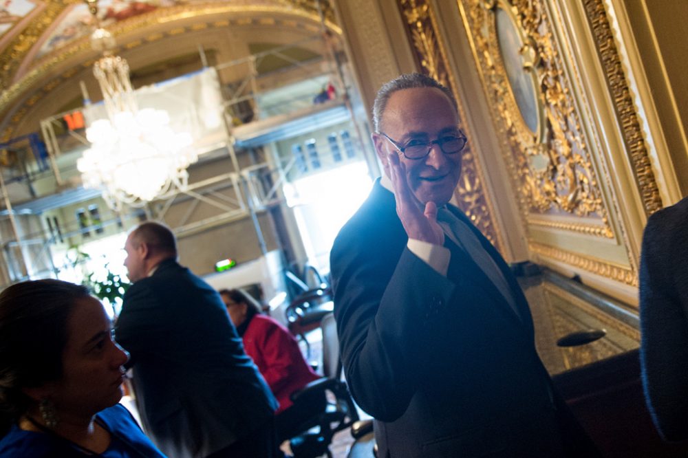 Der Chef der oppositionellen Demokraten im Senat, Chuck Schumer, am 22.1.2018 in Washington, DC (Bild: Brendan Smialowski/AFP