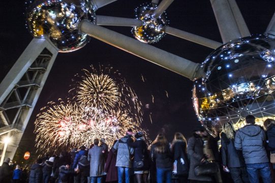Neujahr 2018: Feuerwerk am Brüsseler Atomium