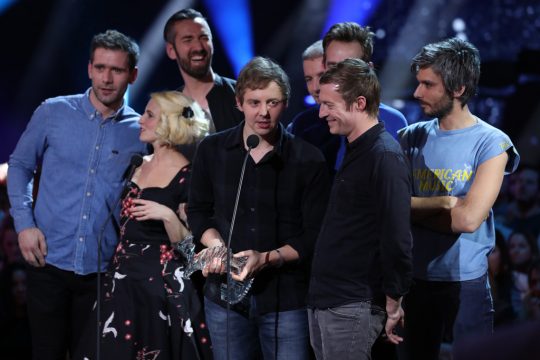 Die Girls in Hawaii am 26.1.2018 mit ihrem Award bei den D6bels Music Awards (Bild: Virginie Lefour/BELGA)