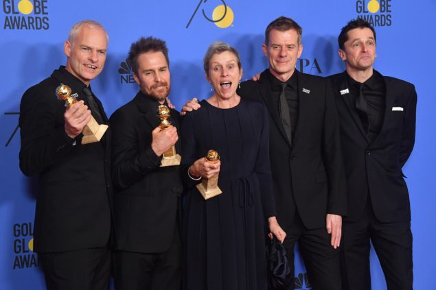Golden Globes: "Three Billboards Outside Ebbing" räumt ab - Martin McDonagh, Sam Rockwell, Frances McDormand, Graham Broadbent und Peter Czernin (Bild: Frederic J. Brown/AFP)