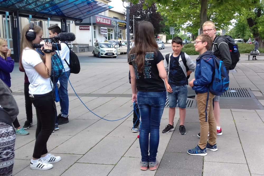 2017 war Leon aus Raeren Jurymitglied beim Kindermedienfestival - hier beim Interview nach der Ankunft in Gera