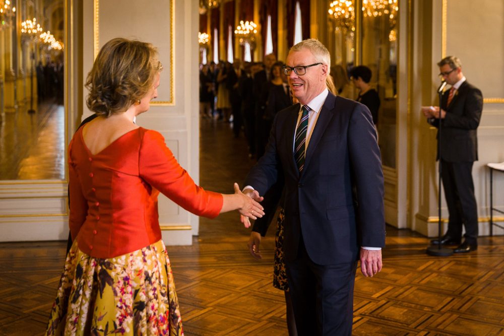 Der deutsche Botschafter in Belgien, Rüdiger Lüdeking, und Königin Mathilde im Januar 2017 (Archivbild: James Arthur Gekiere/BELGA)