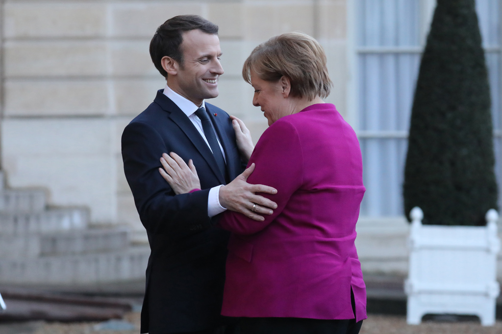 Emmanuel Macron und Angela Merkel am Freitag in Paris (Bild: Ludovic Marin/AFP)