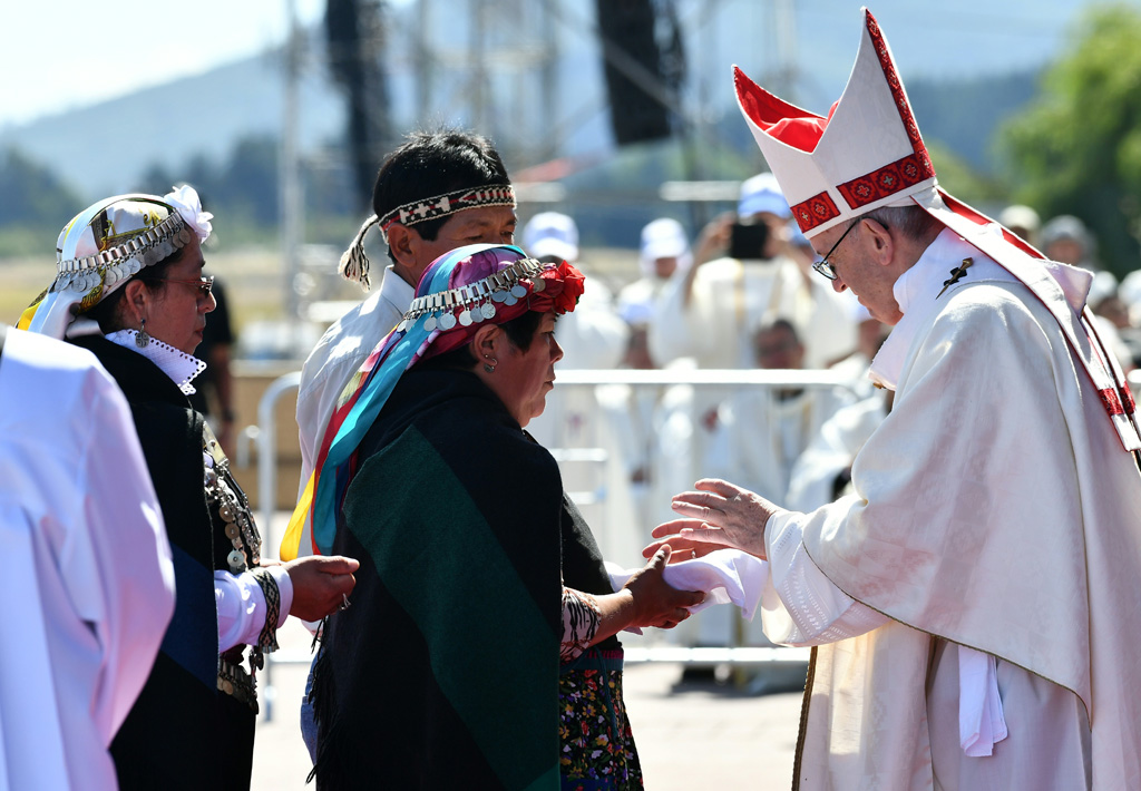 Papst Franziskus trifft Mapuche-Indianer