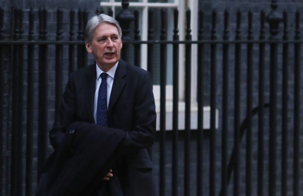 Der britische Schatzminister Philip Hammond am 9.1.2018 vor 10 Downing Street in London (Bild: Daniel Leal-Olivas/AFP)