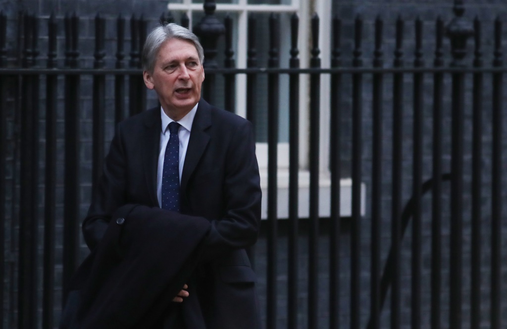 Der britische Schatzminister Philip Hammond am 9.1.2018 vor 10 Downing Street in London (Bild: Daniel Leal-Olivas/AFP)