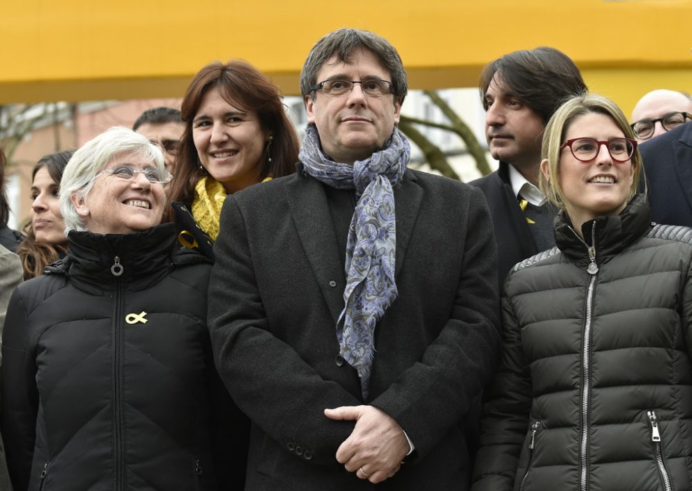 Carles Puigdemont mit Mitgliedern seiner Partei am 12. Januar in Brüssel