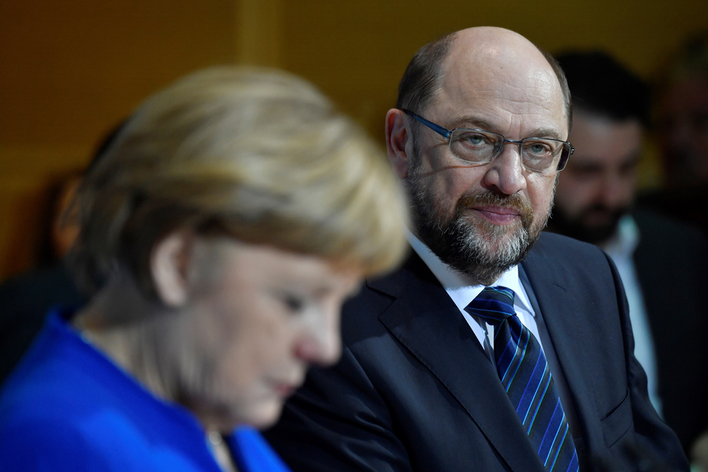 Bundeskanzlerin Angela Merkel und SPD-Chef Martin Schulz (Bild: John MacDougall/AFP)