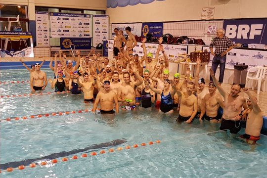 Schwimm-Marathon 2018: Eupener Triathleten schwimmen mehr als 9.000 Bahnen für den guten Zweck (Bild: Christophe Ramjoie/BRF)