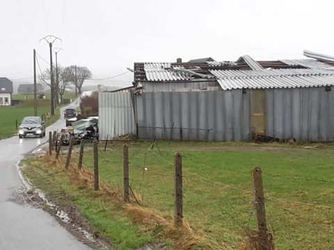 Sturmschäden auf landwirtschaftlichem Betrieb in Alster (Bild: Rudi Schroeder/BRF)