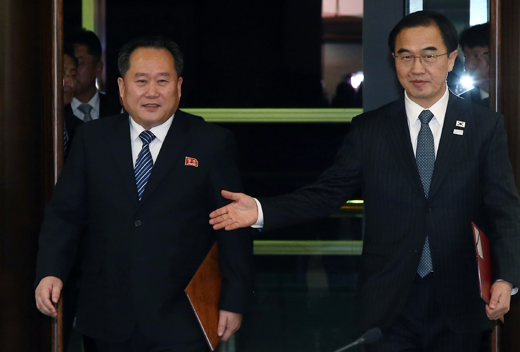 Der nordkoreanische Chefdelegierte Ri Son-Gwon und der südkoreanische Verenigungsminister Cho Myung-Gyun (Bild: Korea Pool/AFP)