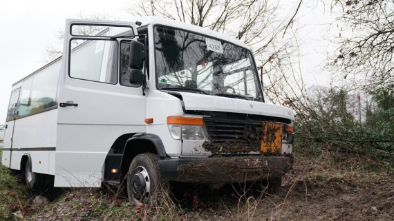 Schulbusunfall auf Walhornerfeld (Bild Gary Fank/BRF)