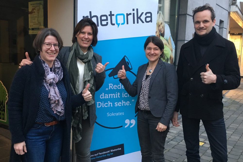 Die Jury (Foto v.l.n.r.): Ulrike Krings von der Zentralen Dienststelle für deutsche Übersetzung in Malmedy, Simonne Doepgen vom BRF, Dominique Chavet von der Sprachenakademie in Eupen und Roger Hilgers vom Agora Theater. (Bild: Jugend & Gesundheit)